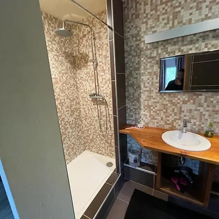 Apartment Avec Acces Piscine Partagee