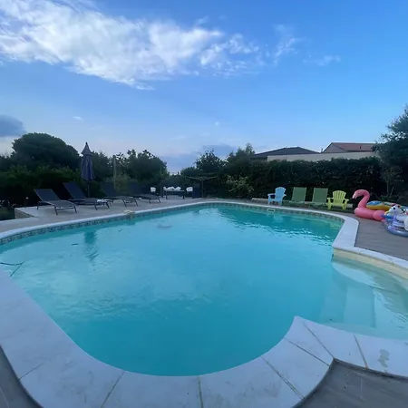 Avec Acces Piscine Partagee Apartment